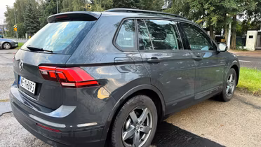 VOLKSWAGEN Tiguan