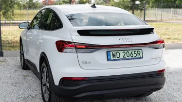 AUDI Q4
