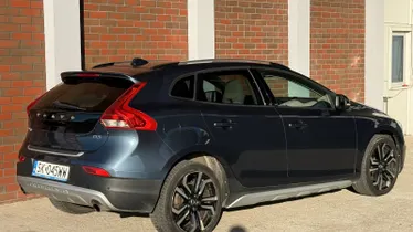 VOLVO V40 Cross Country