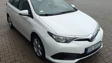 TOYOTA Auris