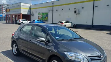 TOYOTA Auris