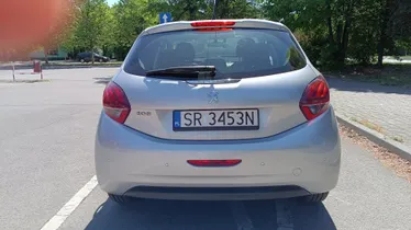 PEUGEOT 208
