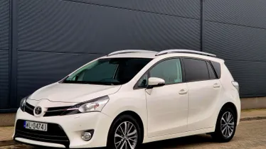 TOYOTA Verso