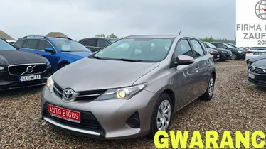 TOYOTA Auris