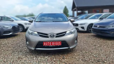 TOYOTA Auris