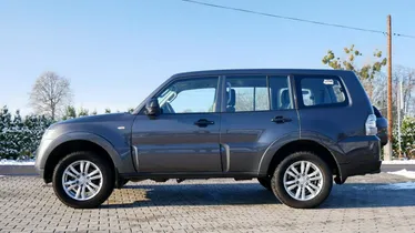 MITSUBISHI Pajero