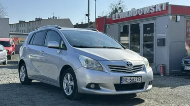 TOYOTA Verso