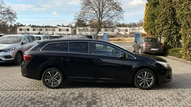 TOYOTA Avensis