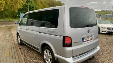 VOLKSWAGEN Multivan