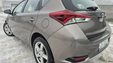 TOYOTA Auris