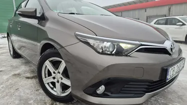 TOYOTA Auris