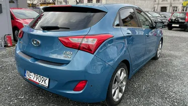 HYUNDAI i30