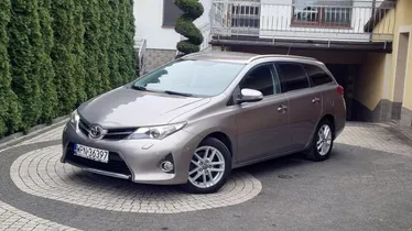TOYOTA Auris