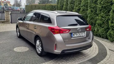 TOYOTA Auris