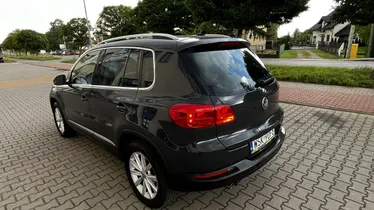 VOLKSWAGEN Tiguan