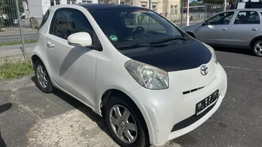 TOYOTA iQ