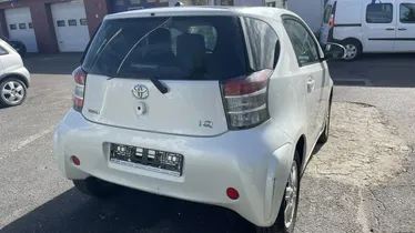 TOYOTA iQ