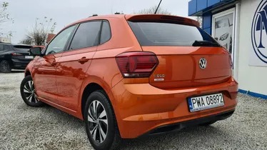 VOLKSWAGEN Polo