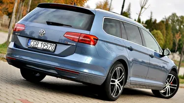 VOLKSWAGEN Passat