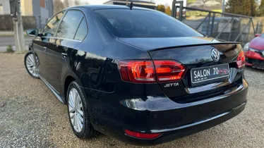 VOLKSWAGEN Jetta