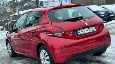 PEUGEOT 208