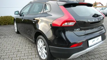 VOLVO V40 Cross Country