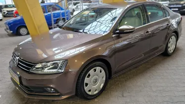 VOLKSWAGEN Jetta