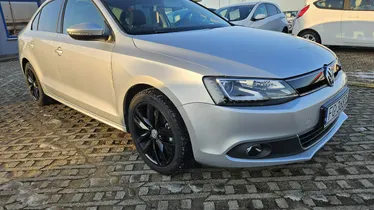 VOLKSWAGEN Jetta