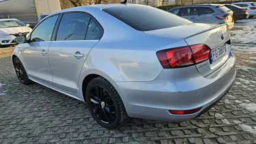 VOLKSWAGEN Jetta
