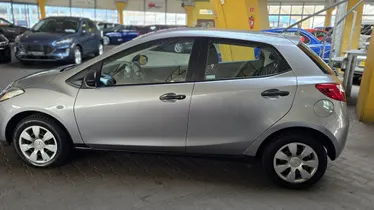 MAZDA 2
