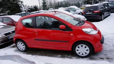 PEUGEOT 107