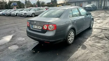 VOLKSWAGEN Jetta