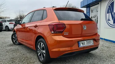 VOLKSWAGEN Polo