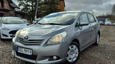 TOYOTA Verso