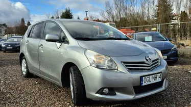 TOYOTA Verso