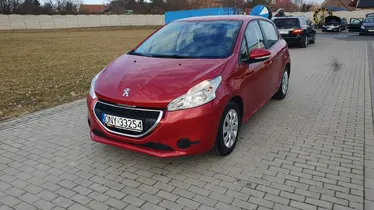 PEUGEOT 208