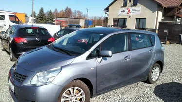TOYOTA Verso