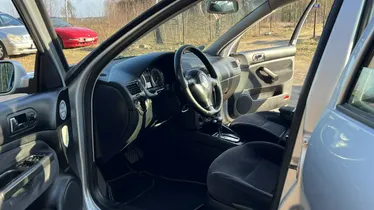 VOLKSWAGEN Bora