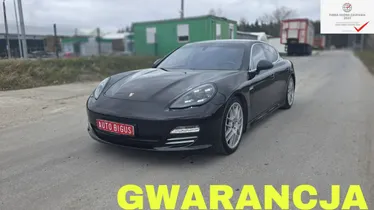 PORSCHE Panamera