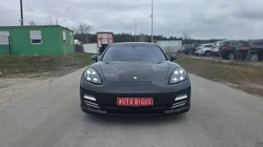 PORSCHE Panamera