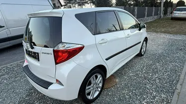 TOYOTA Verso-S