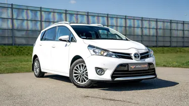 TOYOTA Verso