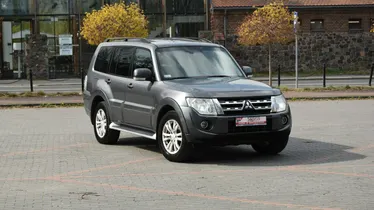 MITSUBISHI Pajero
