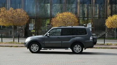 MITSUBISHI Pajero