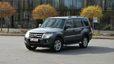MITSUBISHI Pajero