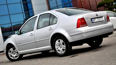 VOLKSWAGEN Bora