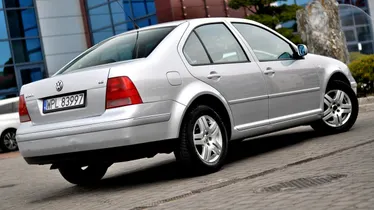 VOLKSWAGEN Bora