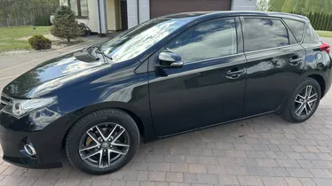 TOYOTA Auris