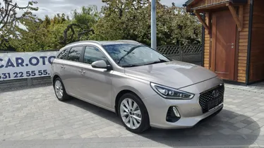 HYUNDAI i30