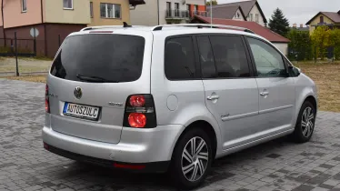 VOLKSWAGEN Touran